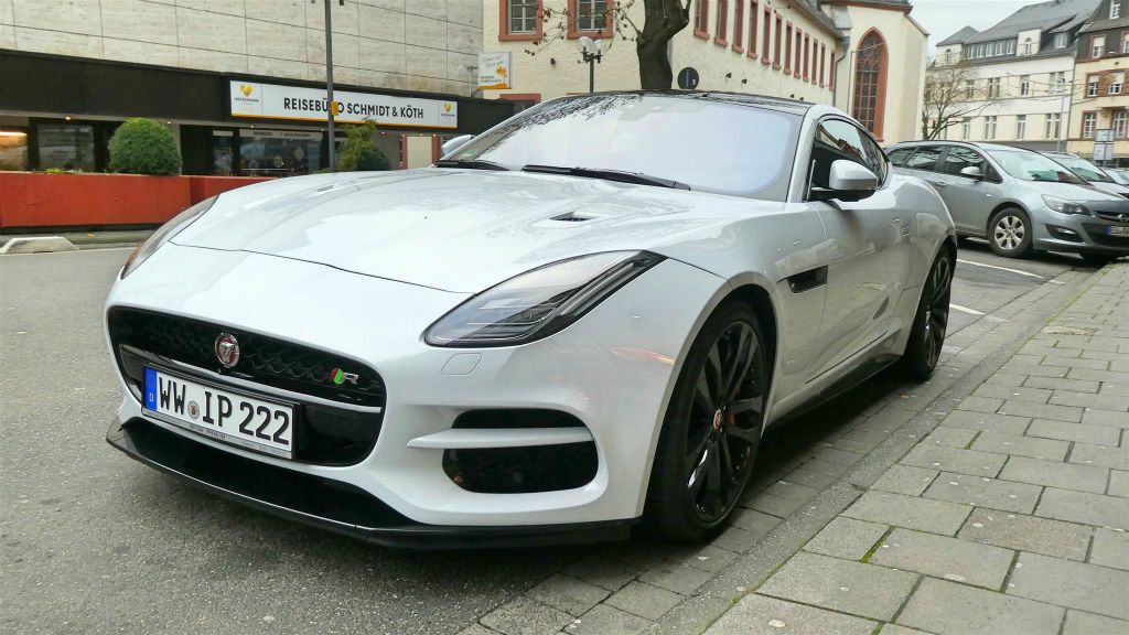 LIMBURG AN DER LAHN - een Jaguar F-TYPE R