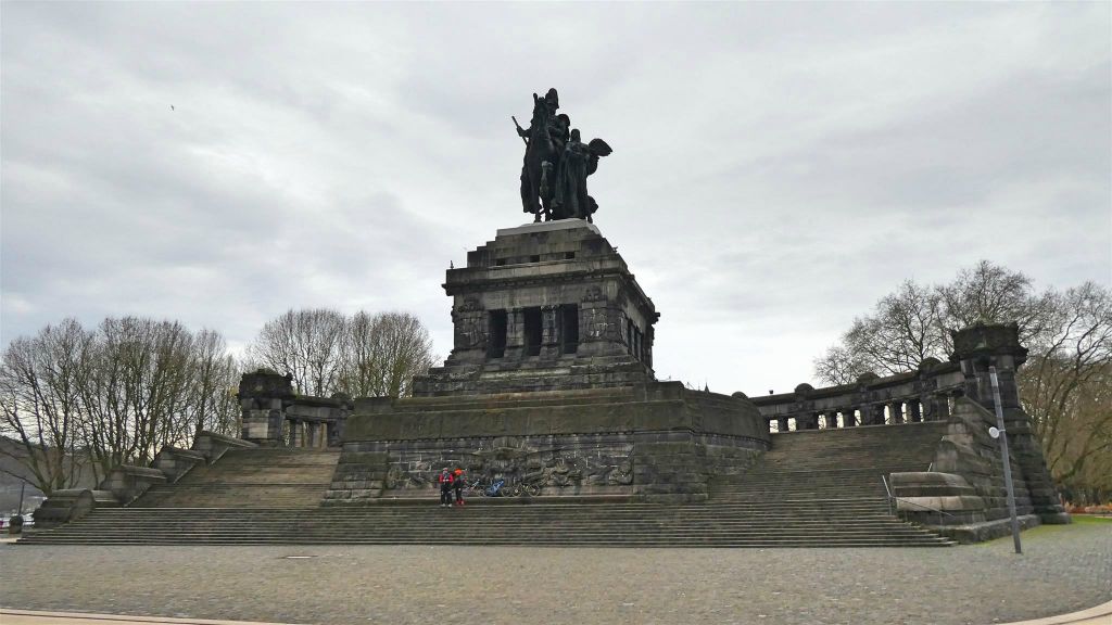KOBLENZ - het ruiterstandbeeld ter ere van keizer Wilhelm I (1797-1888) bij de Deutsches Eck