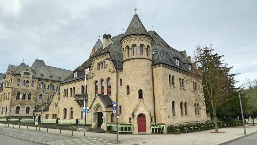 KOBLENZ - een gebouw van de hogere regionale rechtbank