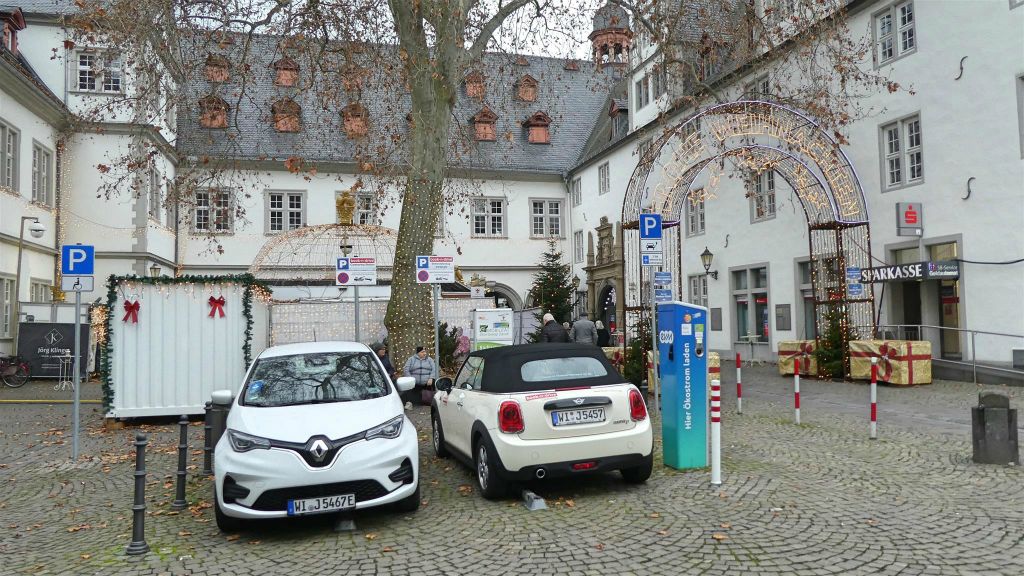 KOBLENZ - een kerstmarkt op het Willi Hörter platz plein
