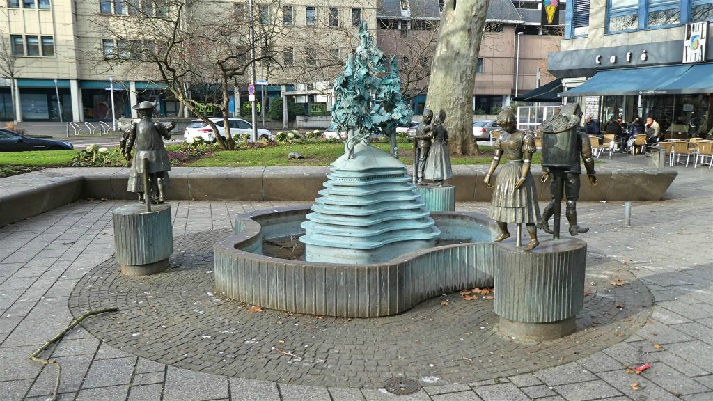 KOBLENZ - de weinbergsbrunnen fontein