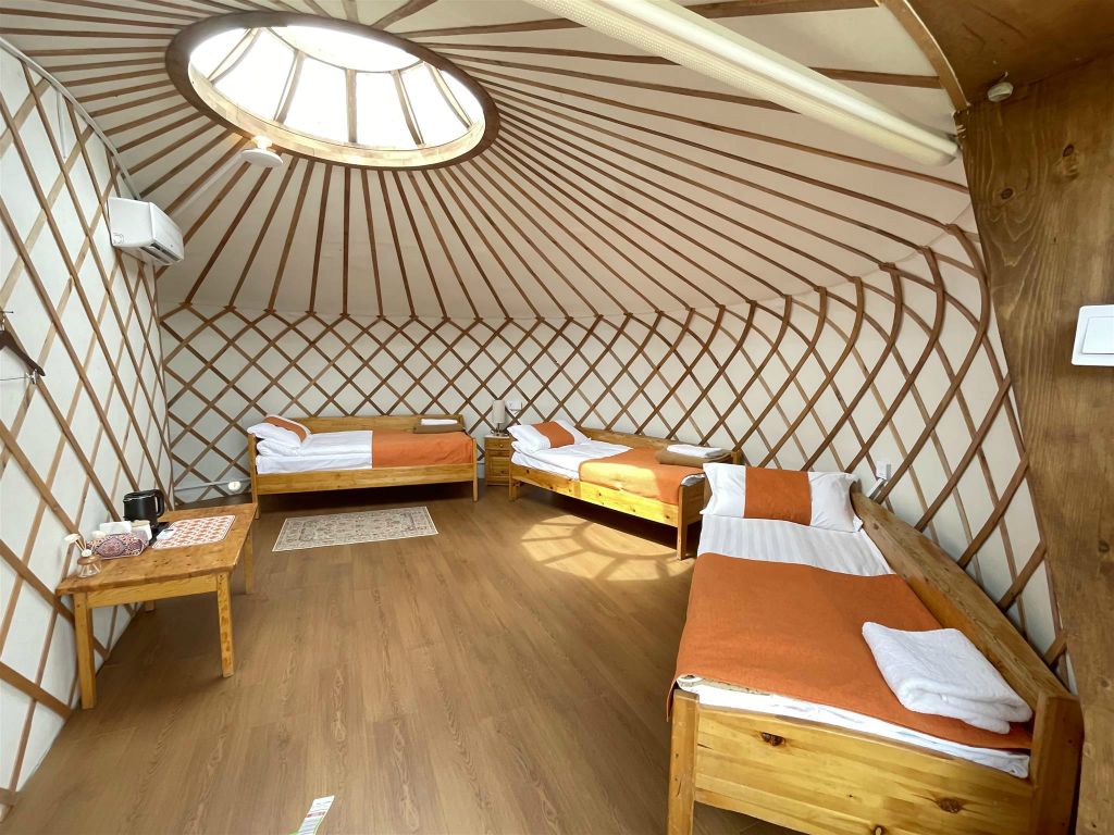 GORKHI TERELJ NATIONAL PARK - binnen in de ger van het Guru Eco Complex kamp waar we verbleven