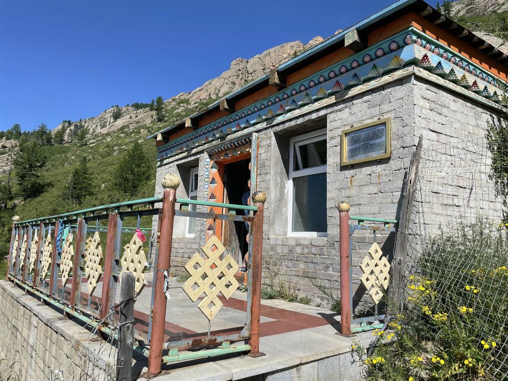 GORKHI TERELJ NATIONAL PARK - de Milarepa Cave bij het Aryabal meditatie tempel complex