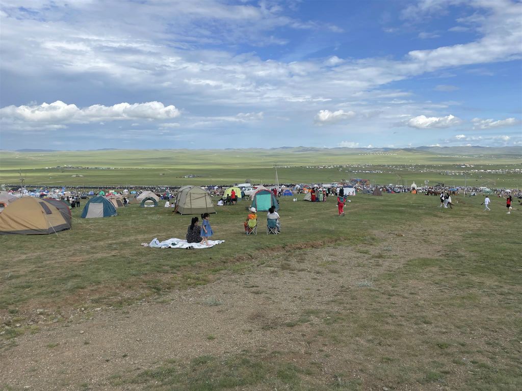 ULAANBAATAR - het terrein van de Naadam festival paardenrace