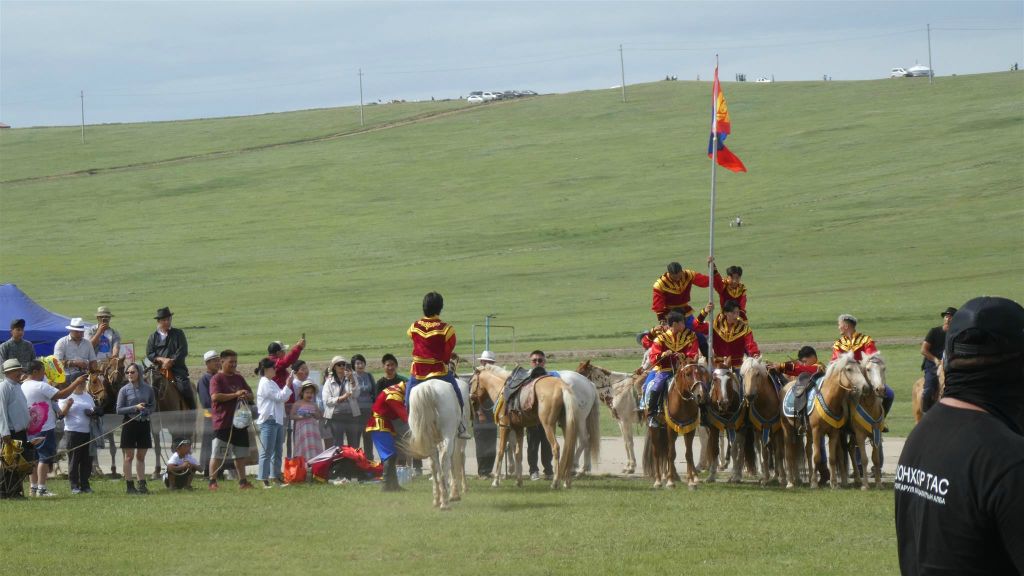 ULAANBAATAR - een paardenshow tijdens de Naadam festival paardenrace