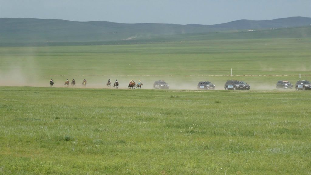 ULAANBAATAR - enkele deelnemers tijdens de Naadam festival paardenrace