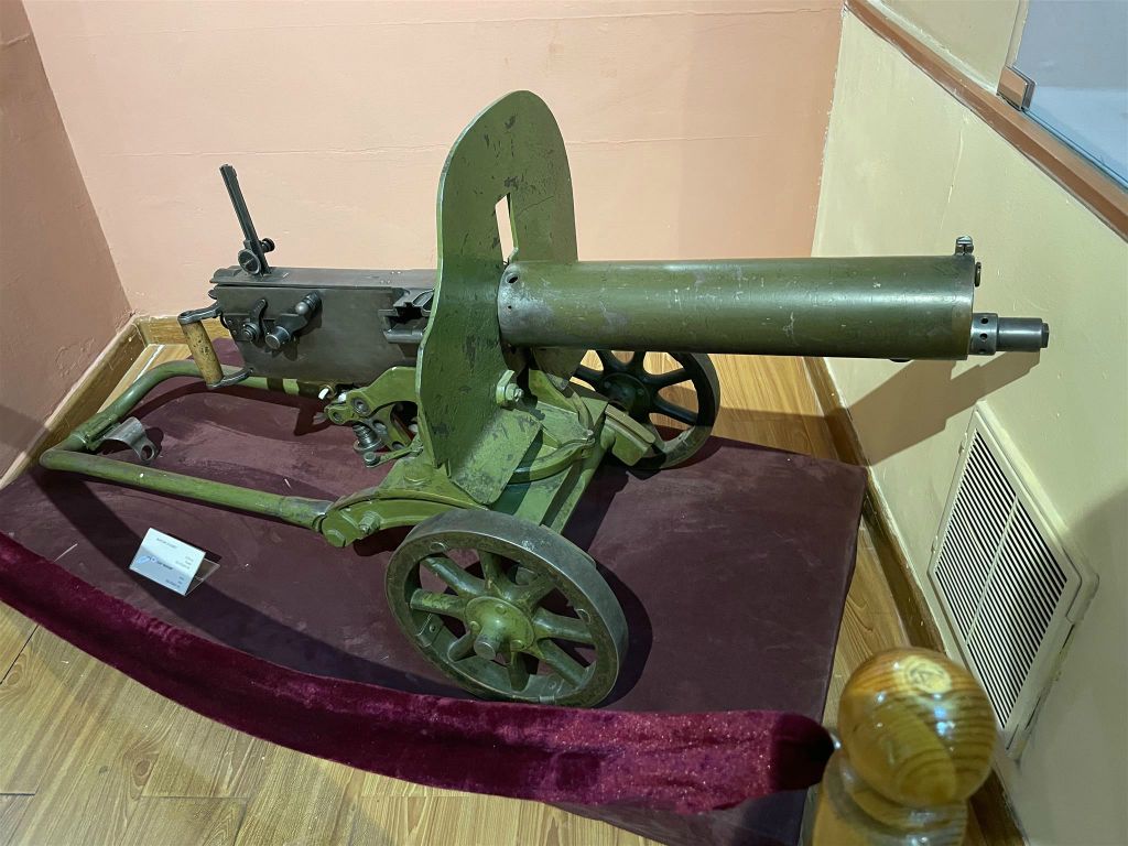 ULAANBAATAR - een machinegeweer in het nationaal museum van Mongolië