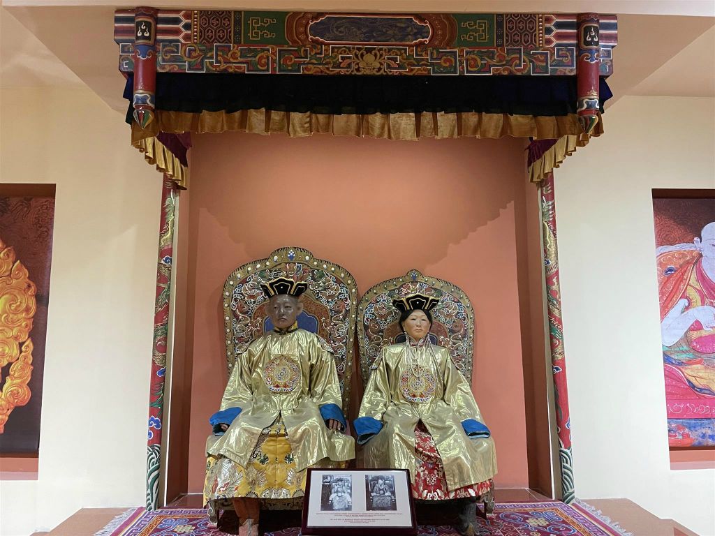 ULAANBAATAR - de laatste koning en koningin van Mongolië in het nationaal museum van Mongolië
