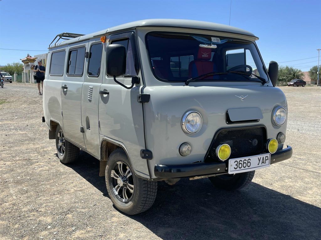 KHONGORYN ELS -> BAYANZAG - een UAZ-452