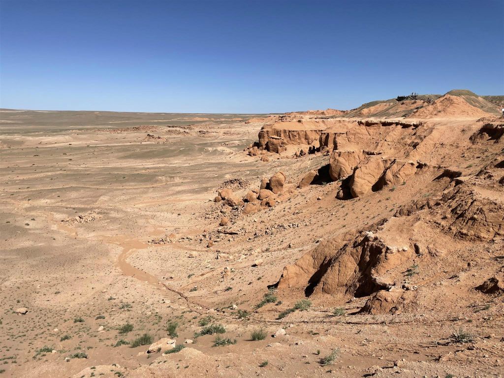 BAYANZAG - de omgeving bij de Flaming Cliffs, de allereerste vindplaats van dinosauriëreieren