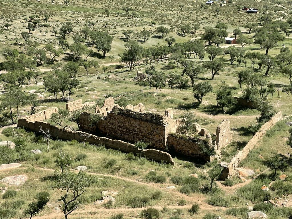 KHOGNO KAAN - een ruïne bij het Hugnu tempel complex