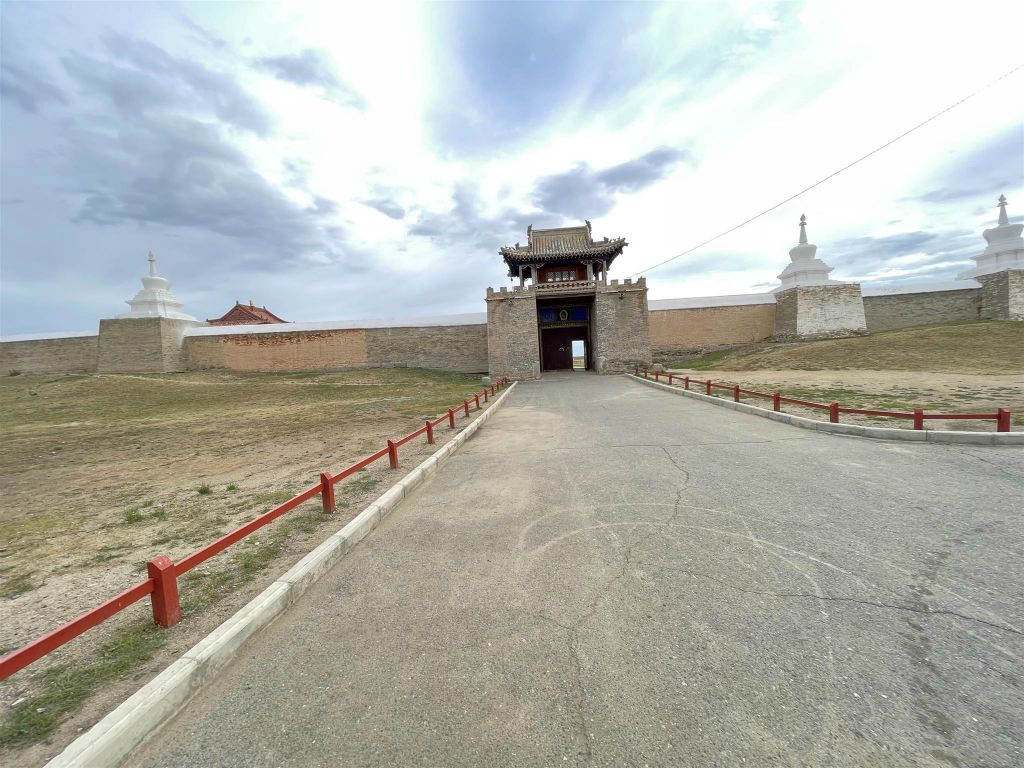 KHARAKORUM - een toegangspoort van het Erdene Zuu-klooster complex