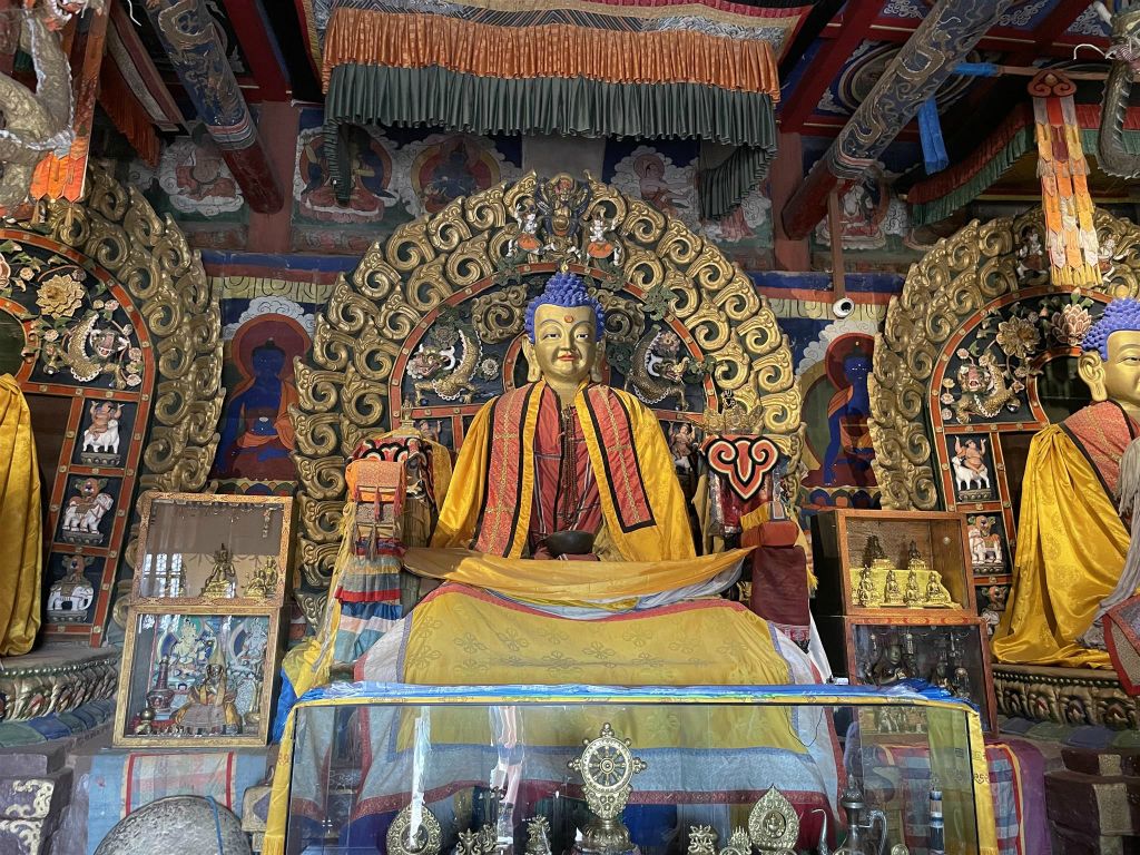 KHARAKORUM - binnen in de Gol Zuu-tempel van het Erdene Zuu-klooster complex