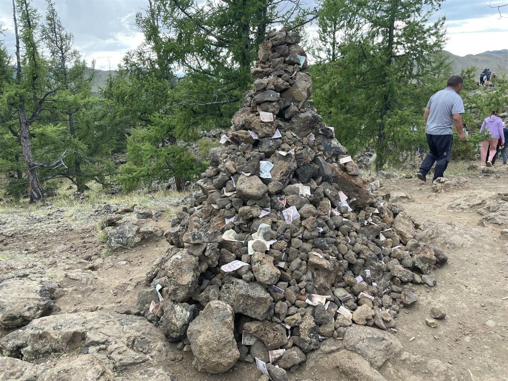 KHORGO TERKHIIN TSAGAAN NUUR NATIONAAL PARK - een offerheuvel