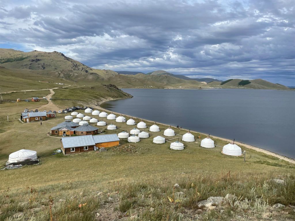 KHORGO TERKHIIN TSAGAAN NUUR NATIONAAL PARK - het ger kamp aan het Terkhiin Tsagaan-meer waar we verbleven