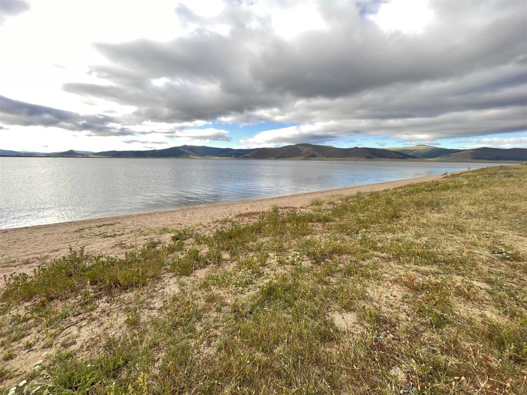 KHORGO TERKHIIN TSAGAAN NUUR NATIONAAL PARK - het Terkhiin Tsagaan-meer