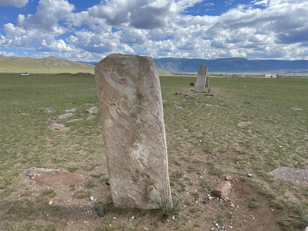 MURUN - een aantal hertenstenen bij Uushigiin Uver Deer Stones