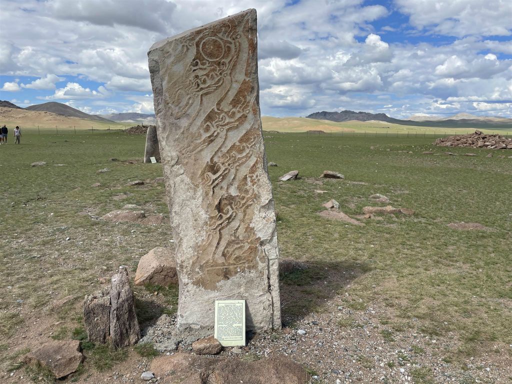 MURUN - een hertensteen bij Uushigiin Uver Deer Stones
