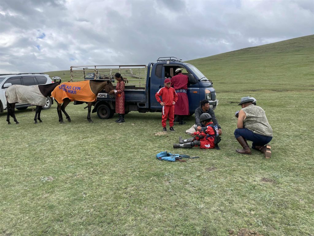 BULGAN - een deelnemer bij de Gobisumber en Bayankhongor aimags' Naadam paardenrace