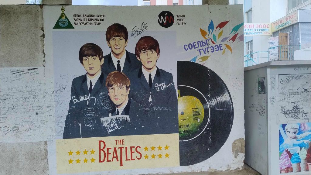 ERDENET - een muurschildering van The Beatles
