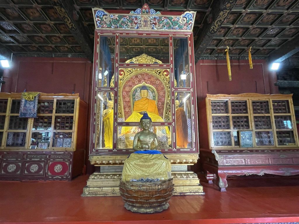 AMARBAYASGALANT URGUU - binnen in een tempel van het Amarbayasgalant-klooster complex