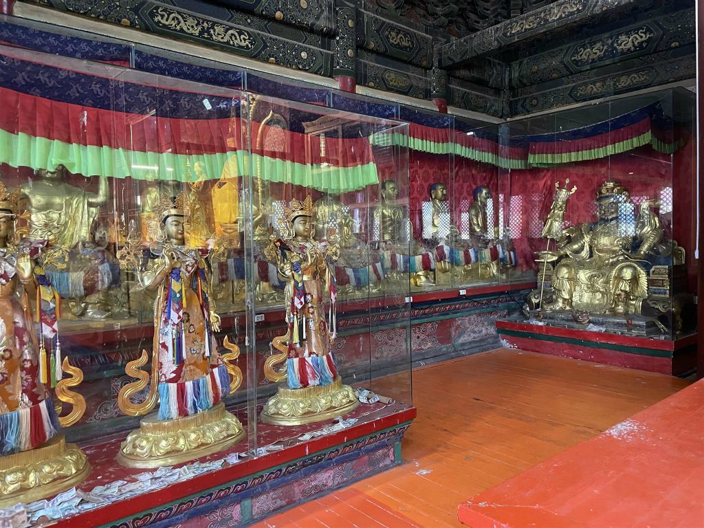 AMARBAYASGALANT URGUU - binnen in een tempel van het Amarbayasgalant-klooster complex