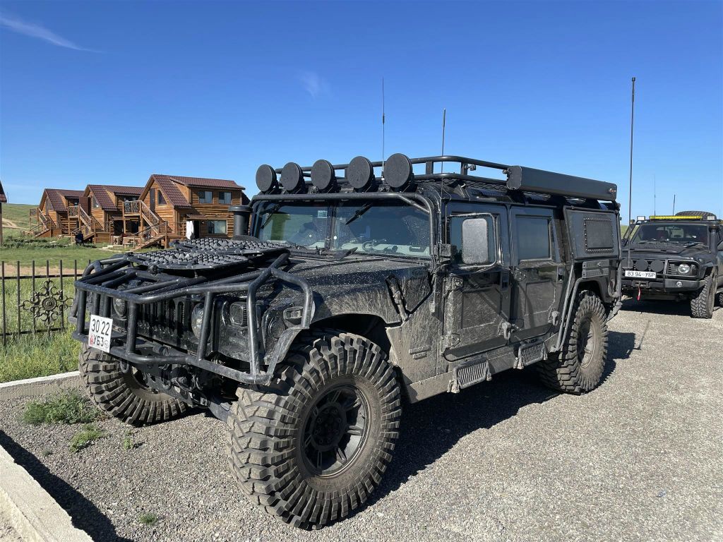 AMARBAYASGALANT URGUU - een Hummer