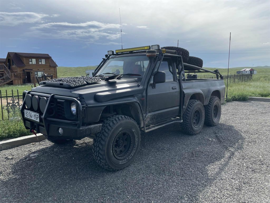 AMARBAYASGALANT URGUU - een Nissan Patrol GQ 6x6