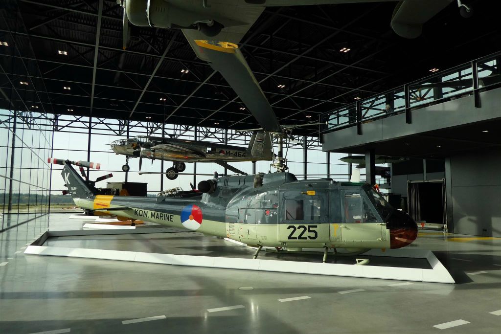 een Agusta Bell 204B(I) UH-1 helikopter (1962-1977)