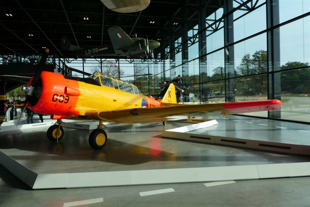 een North American (Noorduyn) AT-16A 'Harvard' IIB lesvliegtuig (1946-1968)