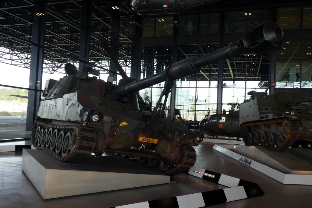 een Houwitser 155 mm M109 A2/90 tank (1968-2008)