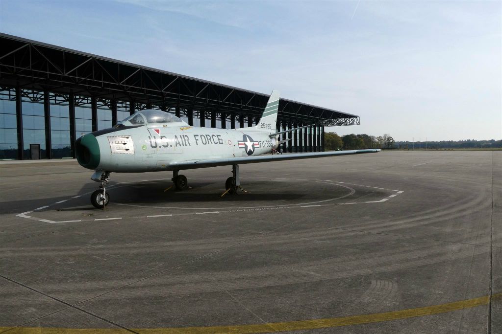 een North American F-86F 'Sabre' 25385 straaljager (1955-1956)