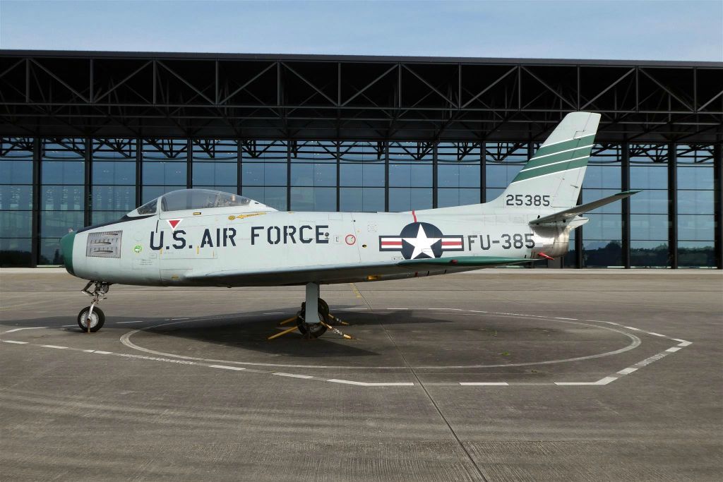 een North American F-86F 'Sabre' 25385 straaljager (1955-1956)