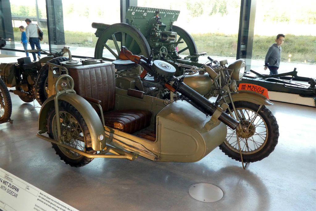 een BSA G14 motorfiets met zijspan (1938)