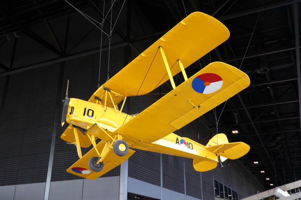 een lesvliegtuig Havilland DH-82A 'Tiger Moth' (1946-1960)