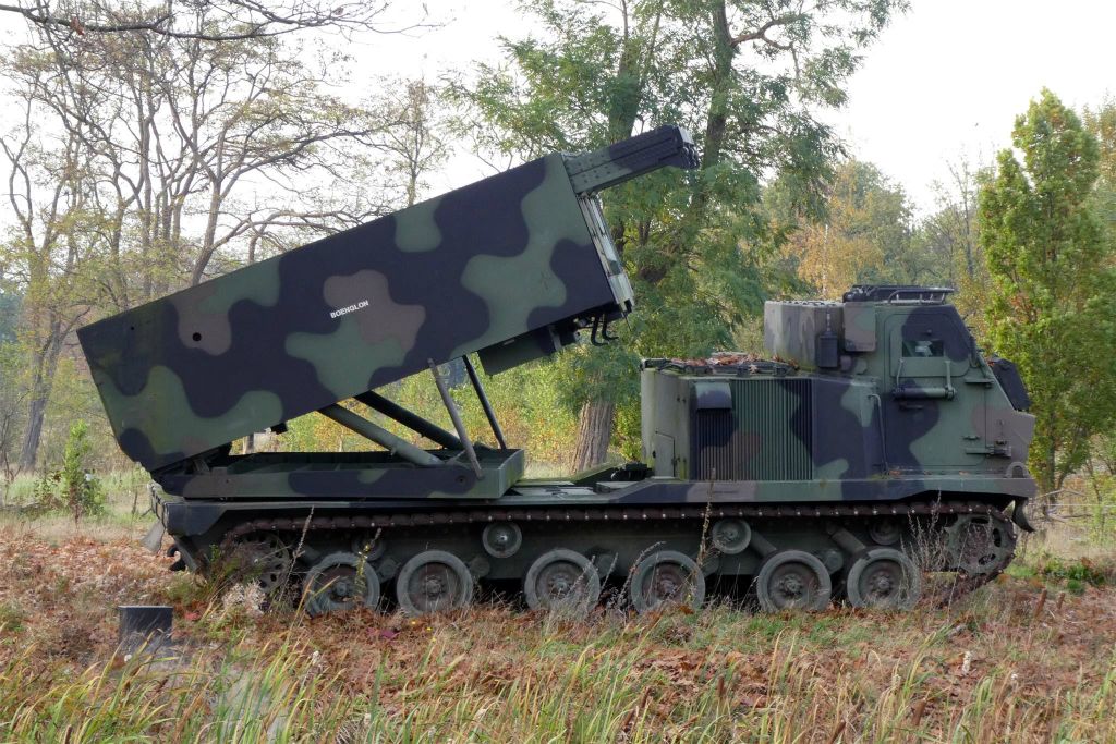 een M270 MLRS raket lanceerinstallatie