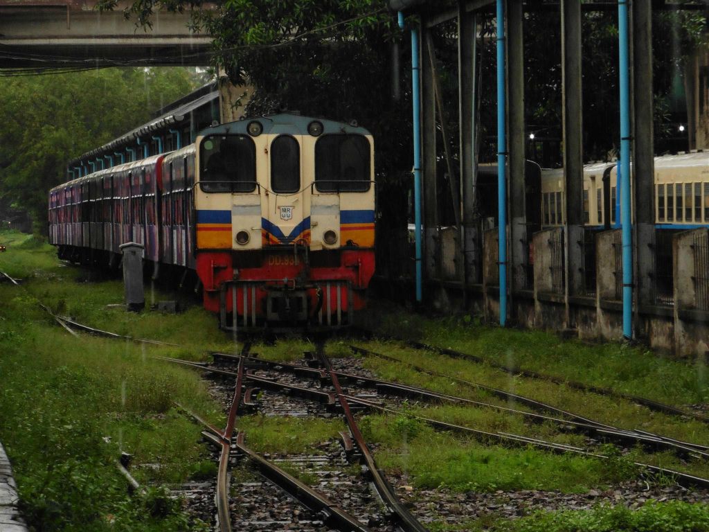 YANGON - de trein waarmee we een rondrit rondom Yangon gaan maken