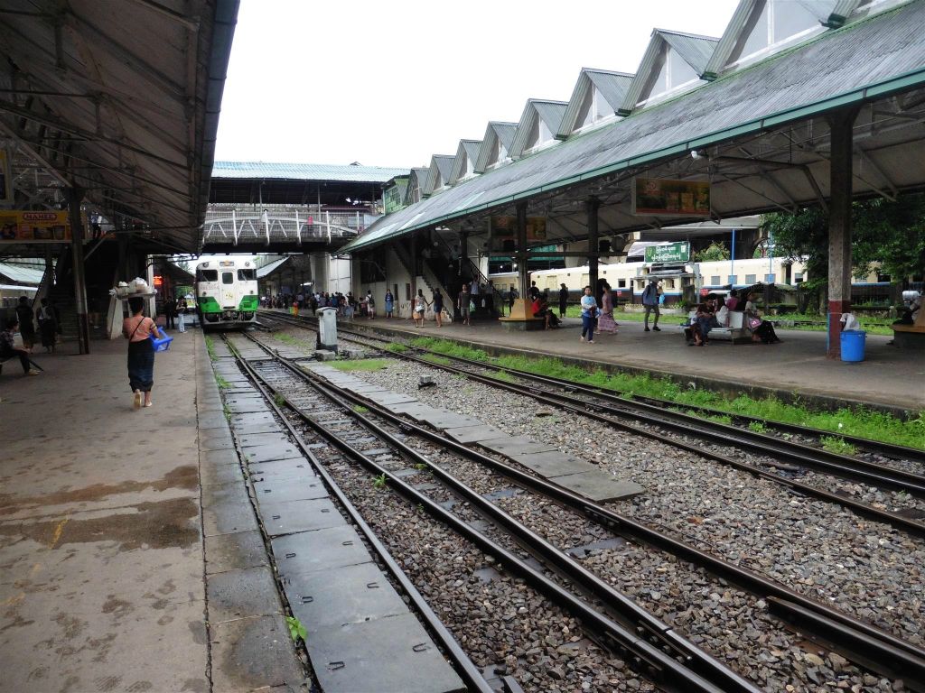 YANGON - het treinstation