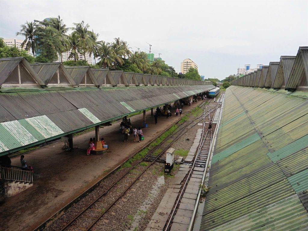 YANGON - het treinstation