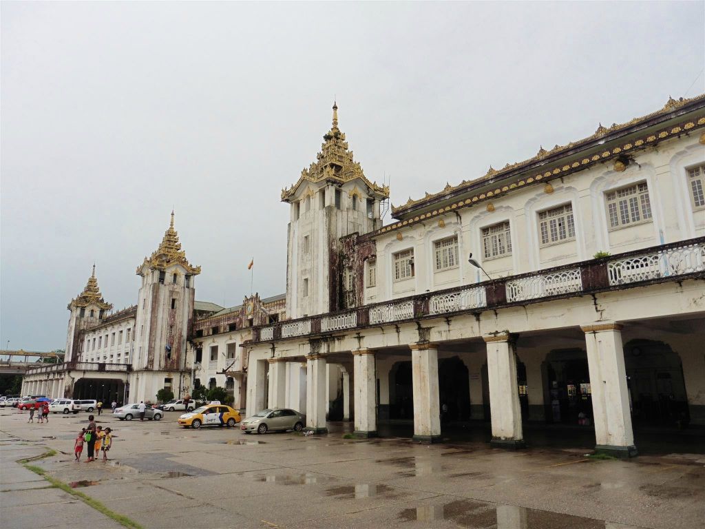 YANGON - het treinstation