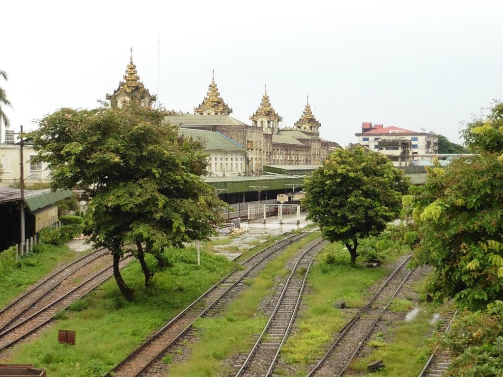 YANGON - het treinstation