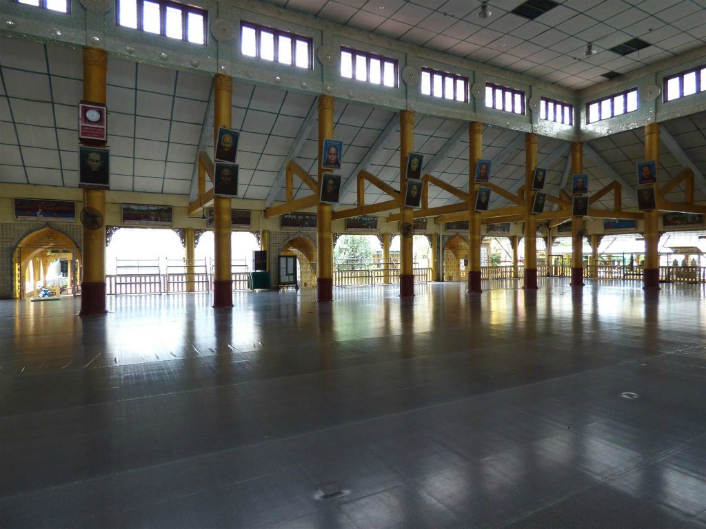 BAGO - de gebedszaal van het Kha Khat Wain Kyaung klooster