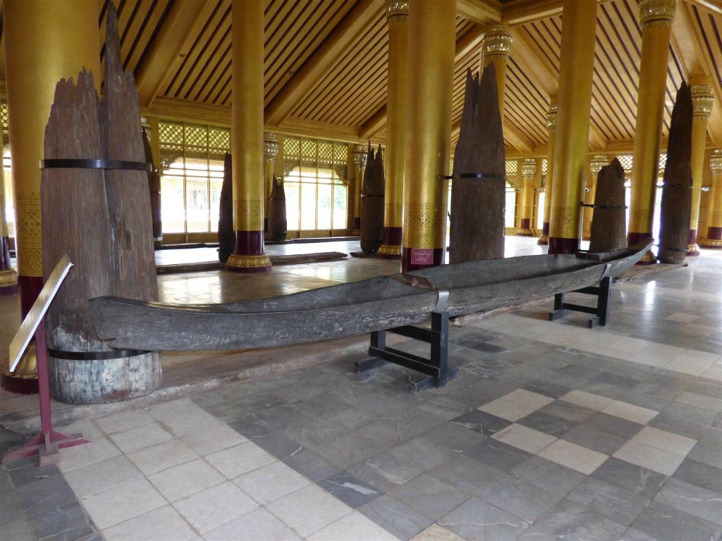 BAGO - een boot in het paleis van Kambawzathardi