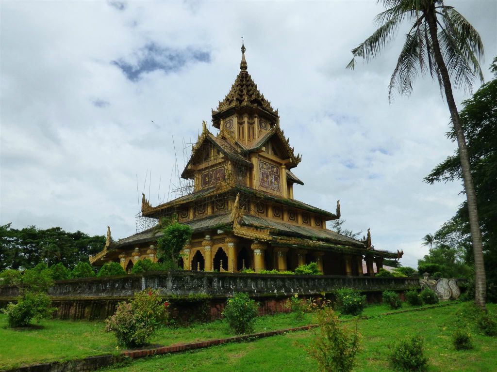 BAGO - de Bhammayarthana Throne Hall bij het paleis van Kambawzathardi, de privé-vertrekken voor de Koning