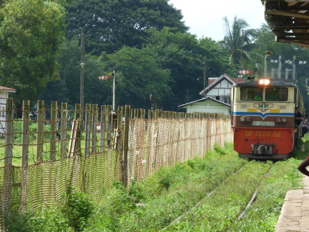 BAGO - de trein waarmee we naar Yangon gaan