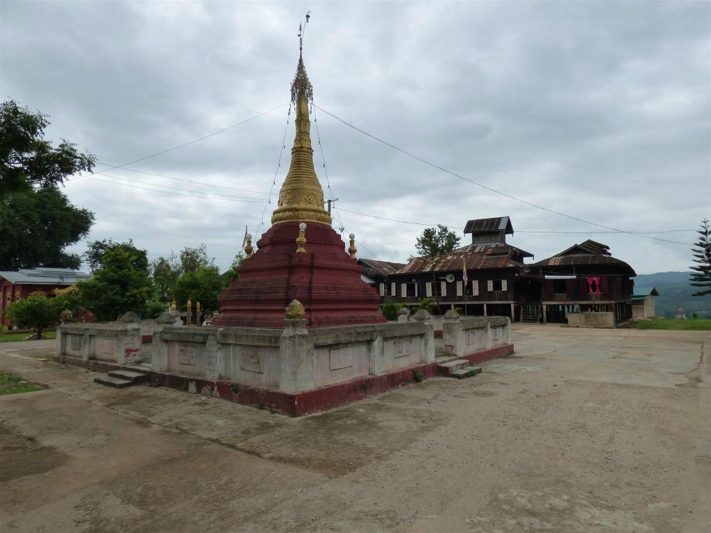 HSIPAW - de binnenplaats van een klooster