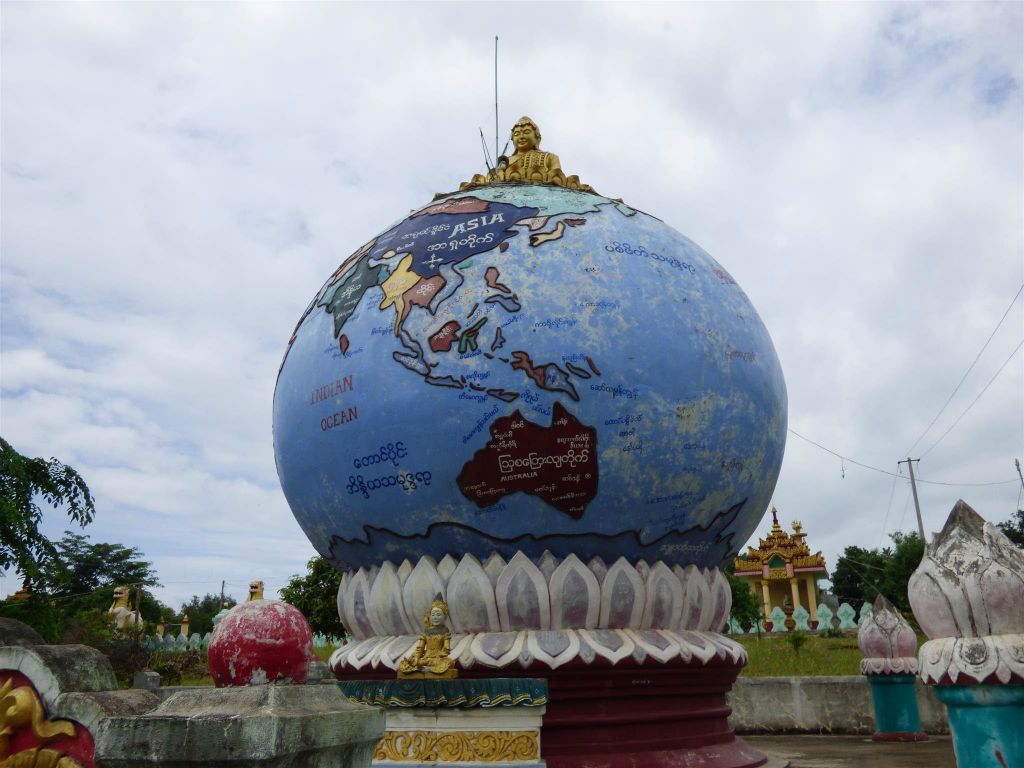 HSIPAW - een wereldbol bij de Loi Mote pagode