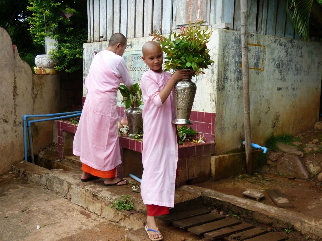 HSIPAW - twee nonnen