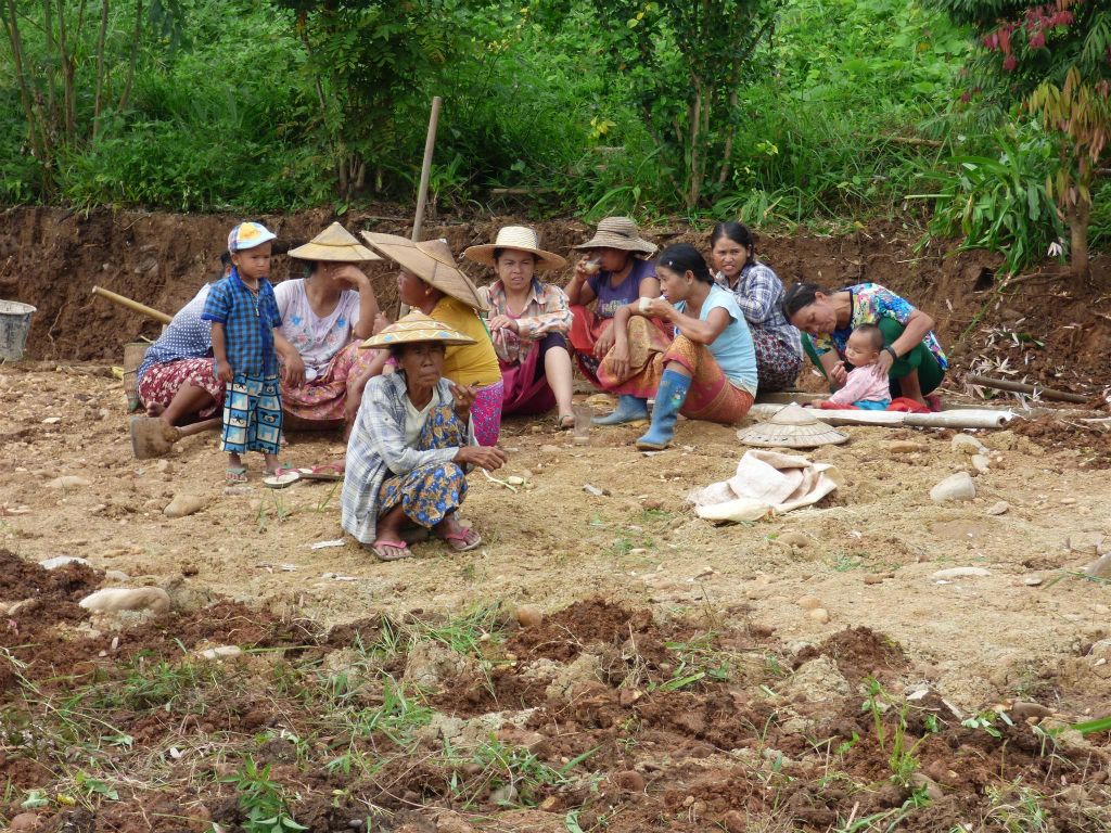 HSIPAW - enkele vrouwen genieten van hun pauze