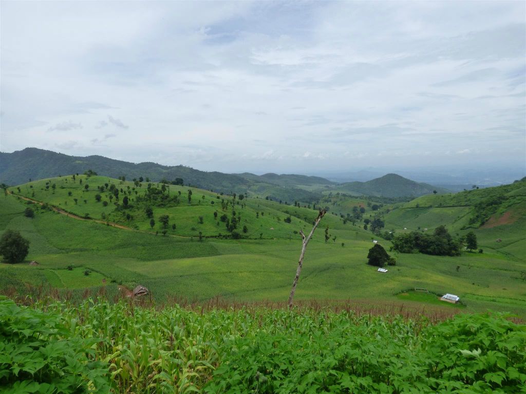 HSIPAW -> PANKAM - het uitzicht onderweg tijdens de trekking